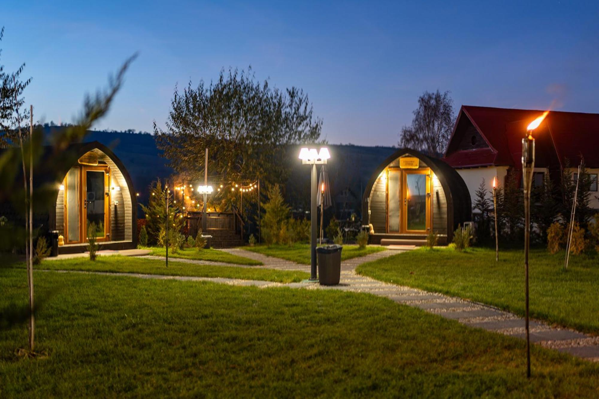 Glamp In Style Pods Resort Бран Экстерьер фото