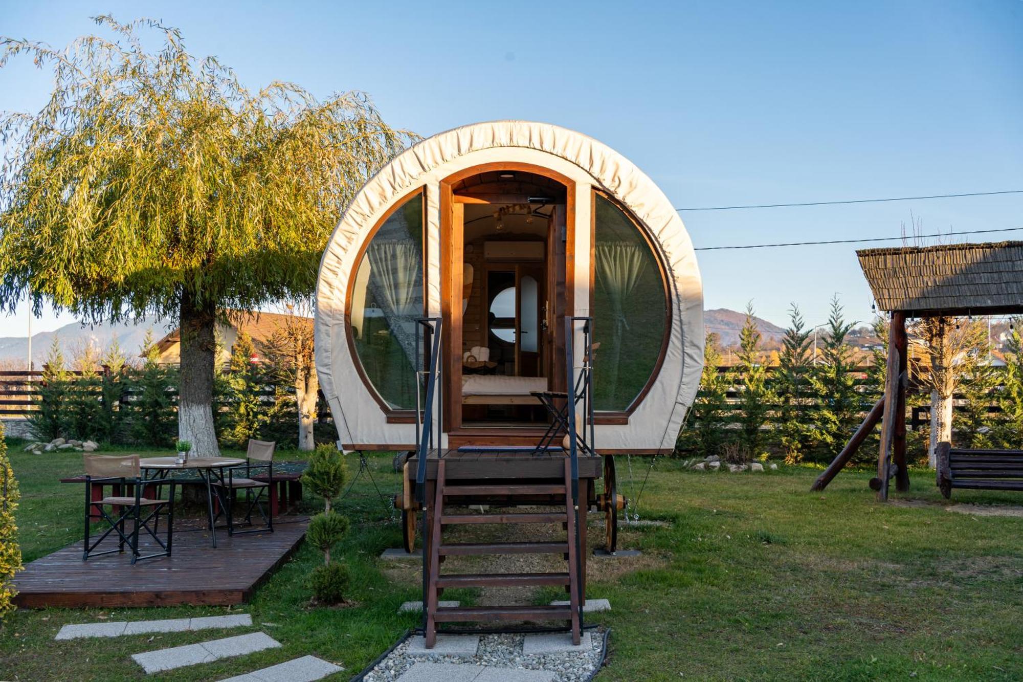 Glamp In Style Pods Resort Бран Экстерьер фото