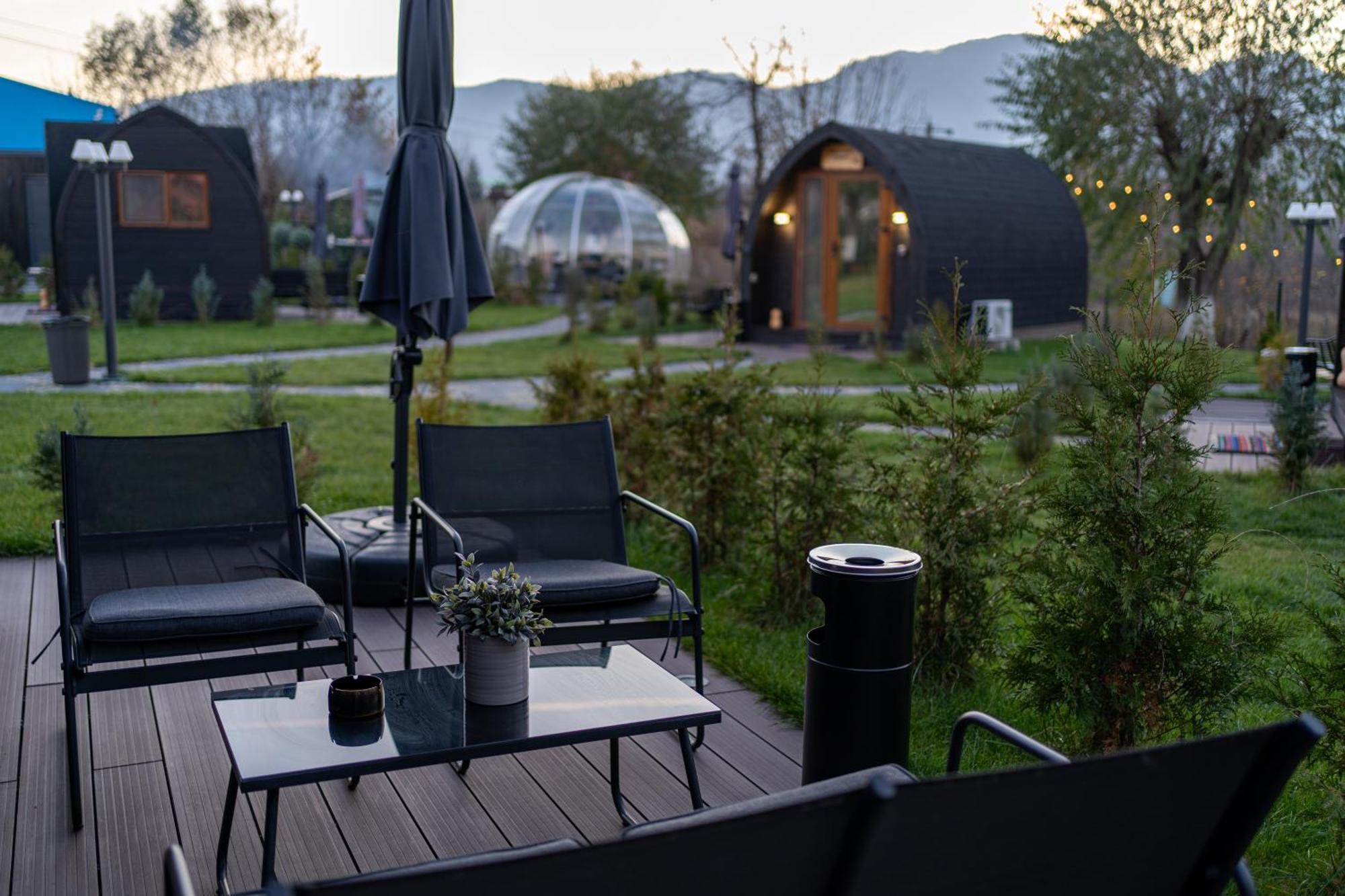 Glamp In Style Pods Resort Бран Экстерьер фото