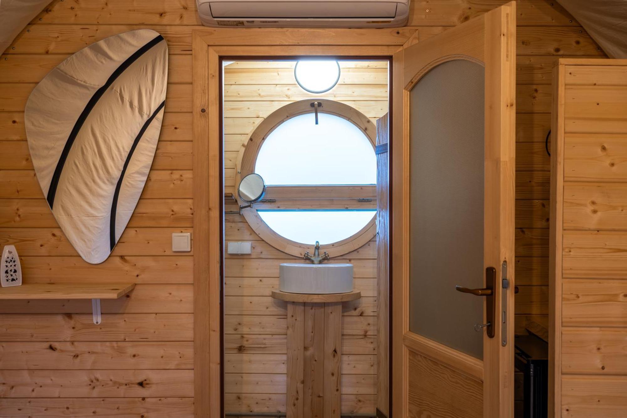 Glamp In Style Pods Resort Бран Экстерьер фото